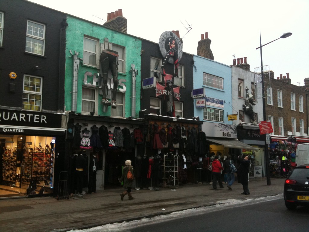 Camden'da sabahtan aksama dolasip gece de partileyebiliyorsunuz... :) Camden'da sabahtan aksama dolasip gece de partileyebiliyorsunuz... :)